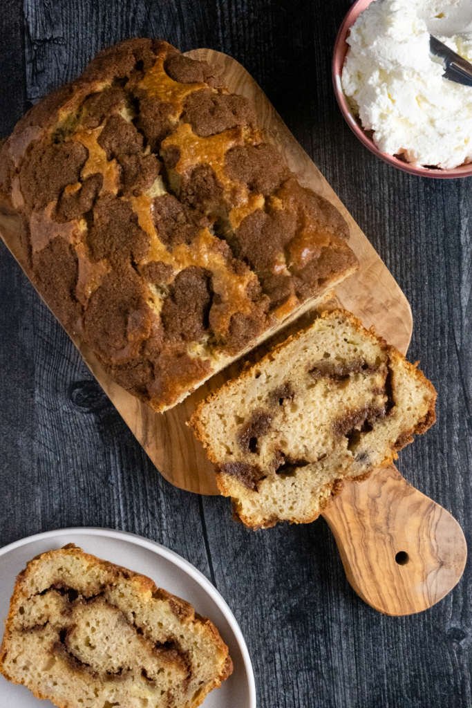 cinnamon roll banana bread