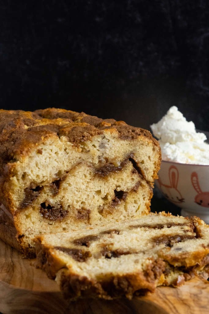 cinnamon roll banana bread