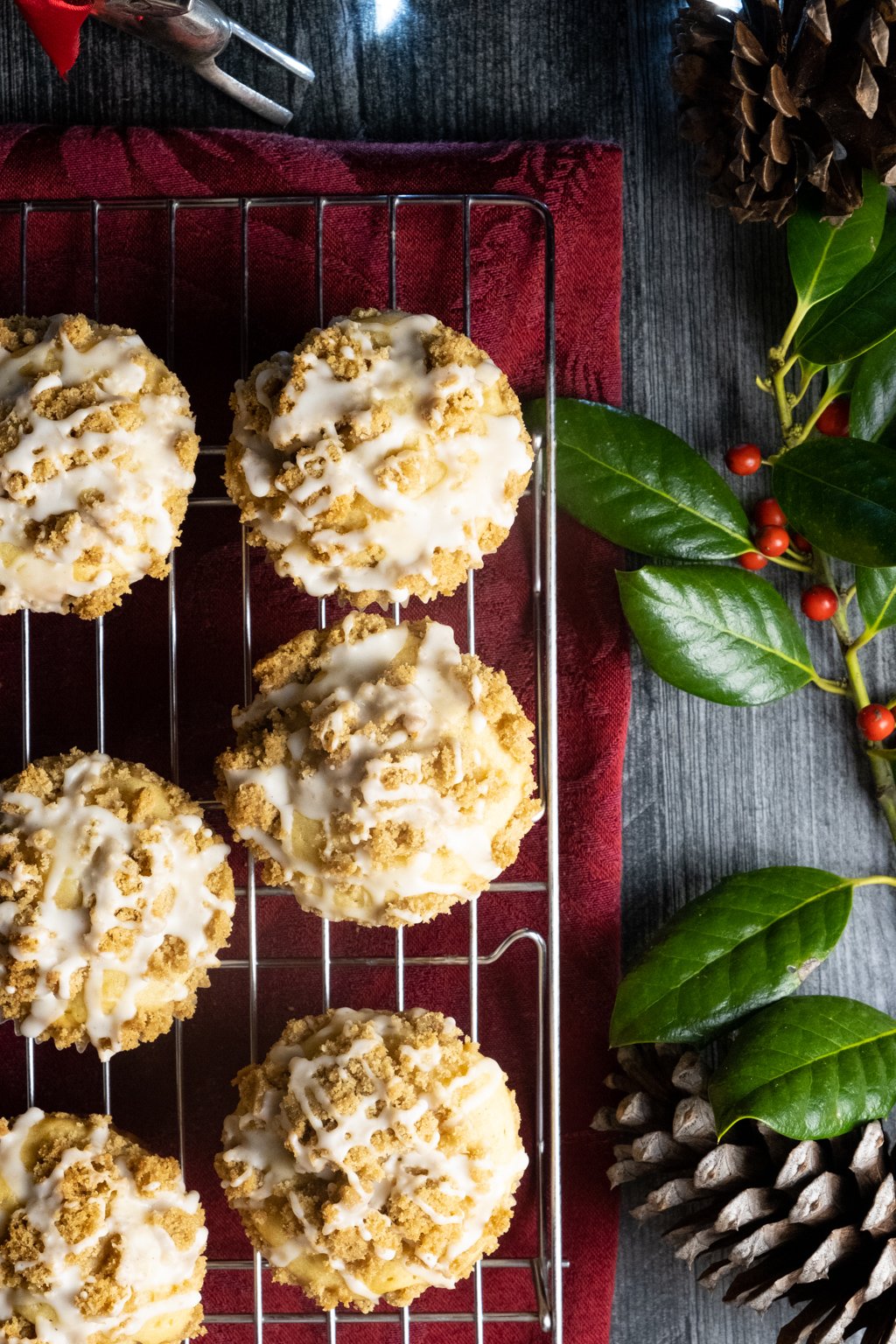 Bourbon Eggnog Muffins with Brown Sugar Streusel ⋆ The Dessertivore