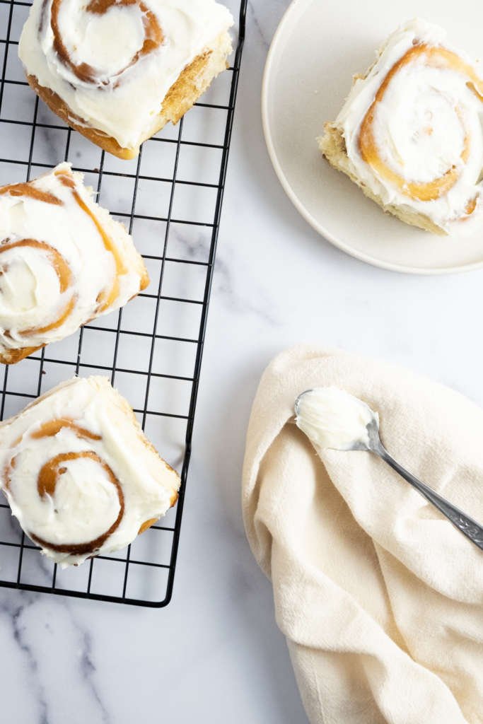 cinnamon rolls with cream cheese frosting