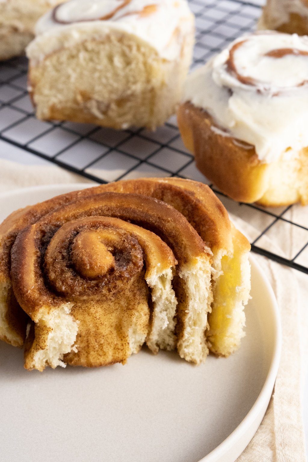 cinnamon rolls with cream cheese frosting