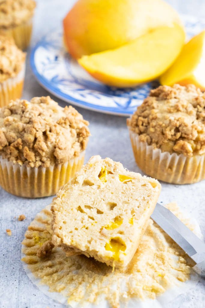 Mango muffins with hazelnut streusel