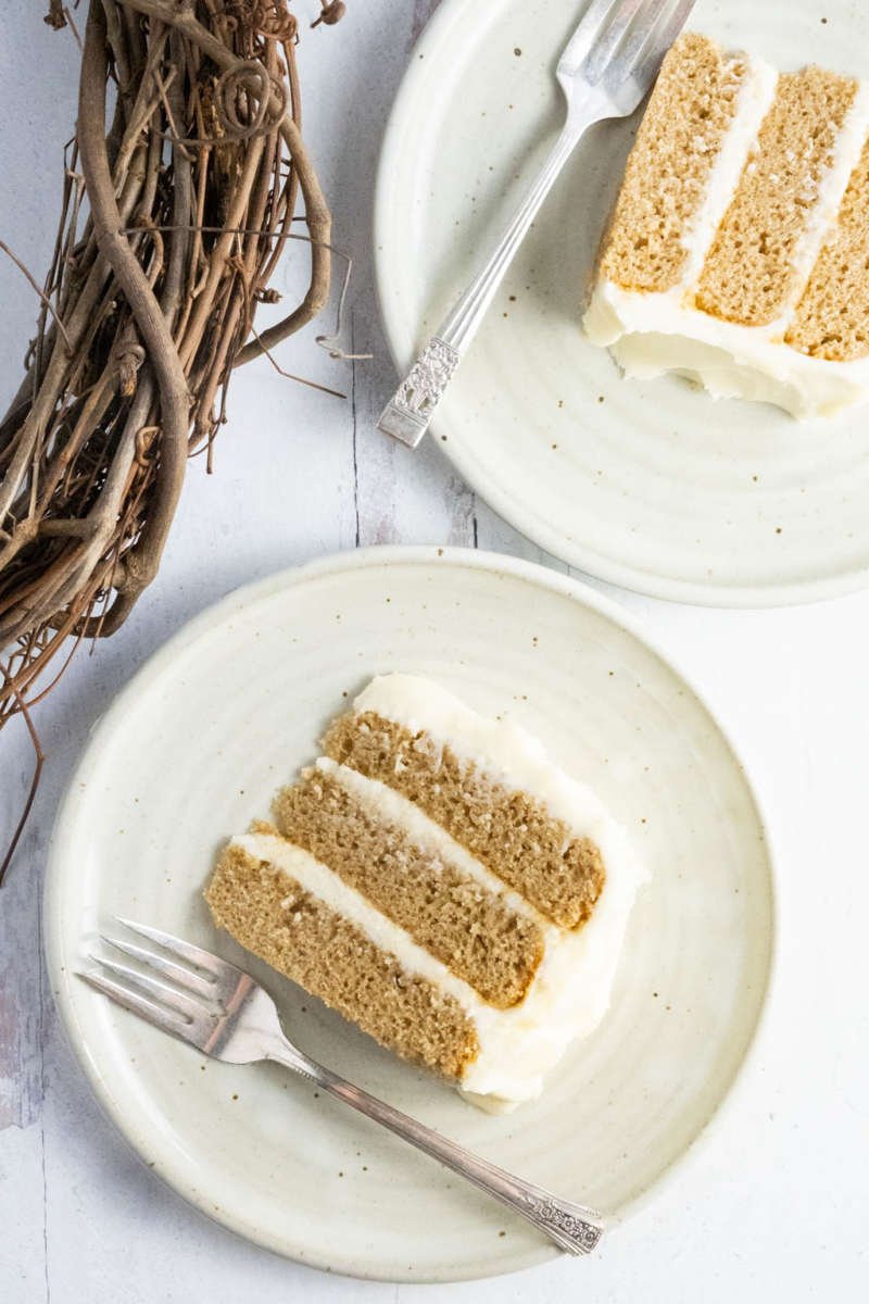 Spice Cake with Cream Cheese Frosting ⋆ The Dessertivore